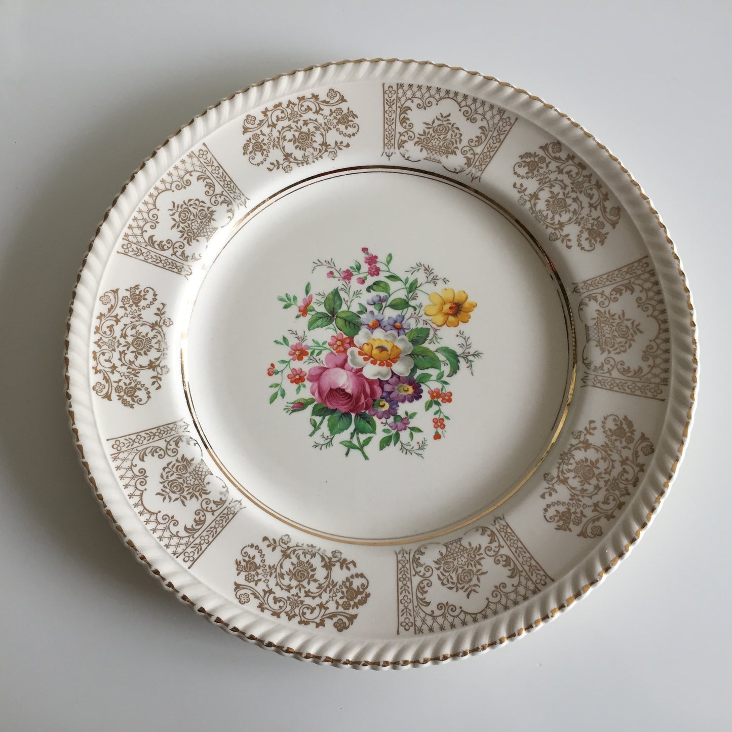 Johnson Brothers Old English Dinner Plate Flower Bouquet Gold Filigree