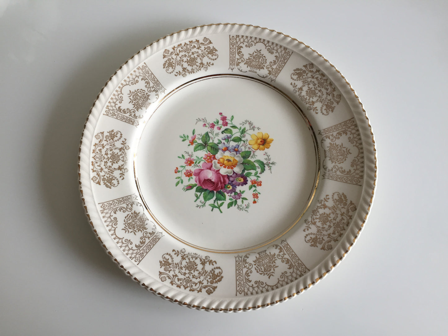 Johnson Brothers Old English Dinner Plate Flower Bouquet Gold Filigree