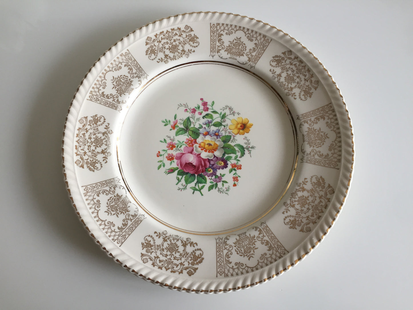 Johnson Brothers Old English Dinner Plate Flower Bouquet Gold Filigree
