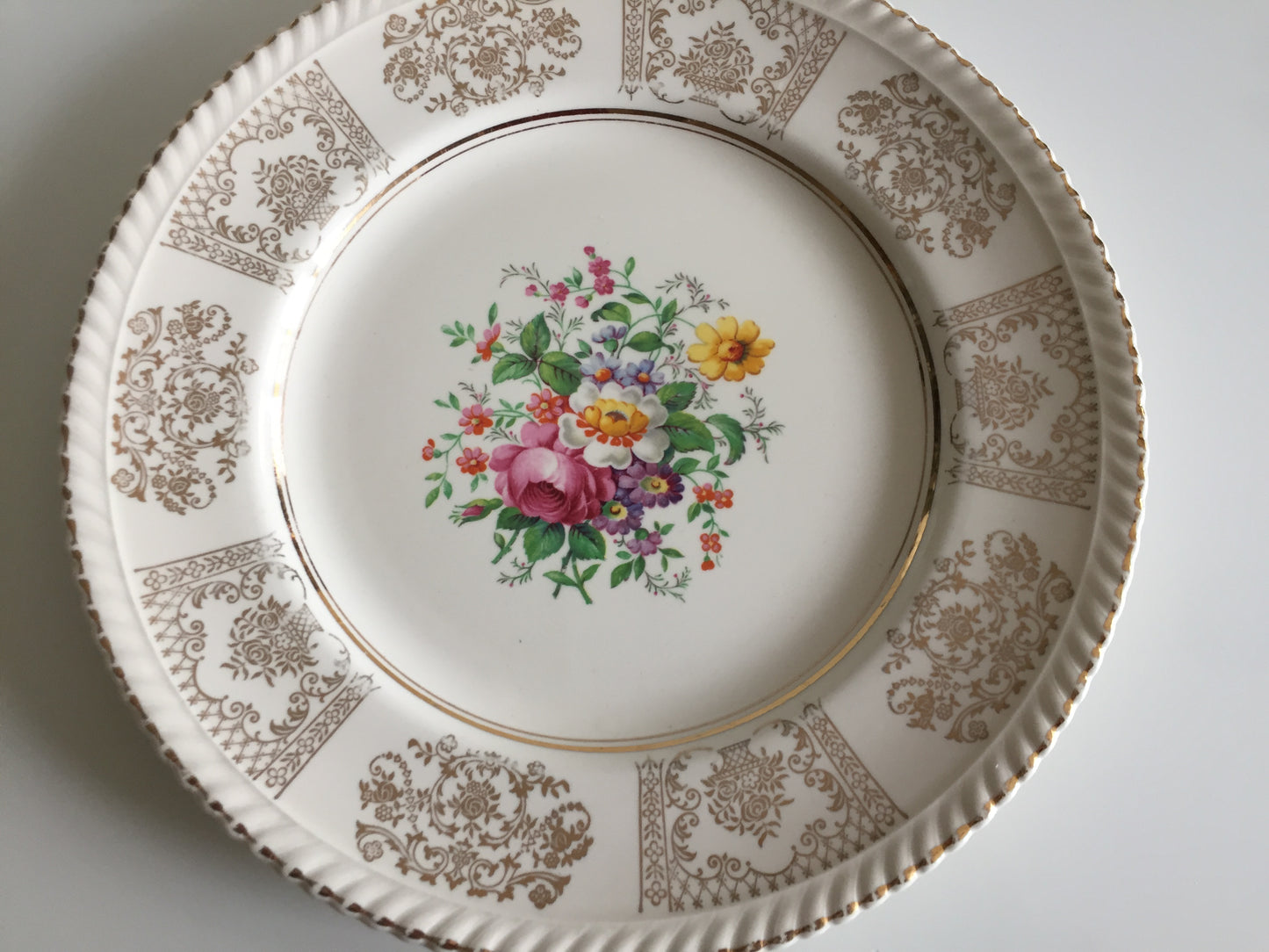 Johnson Brothers Old English Dinner Plate Flower Bouquet Gold Filigree