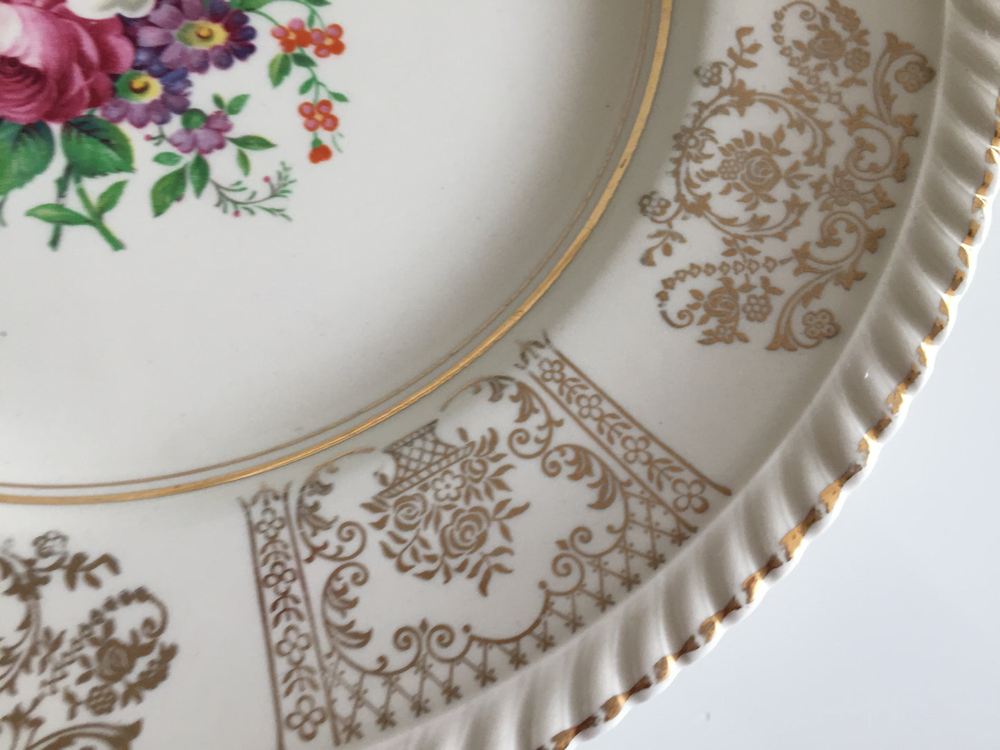 Johnson Brothers Old English Dinner Plate Flower Bouquet Gold Filigree