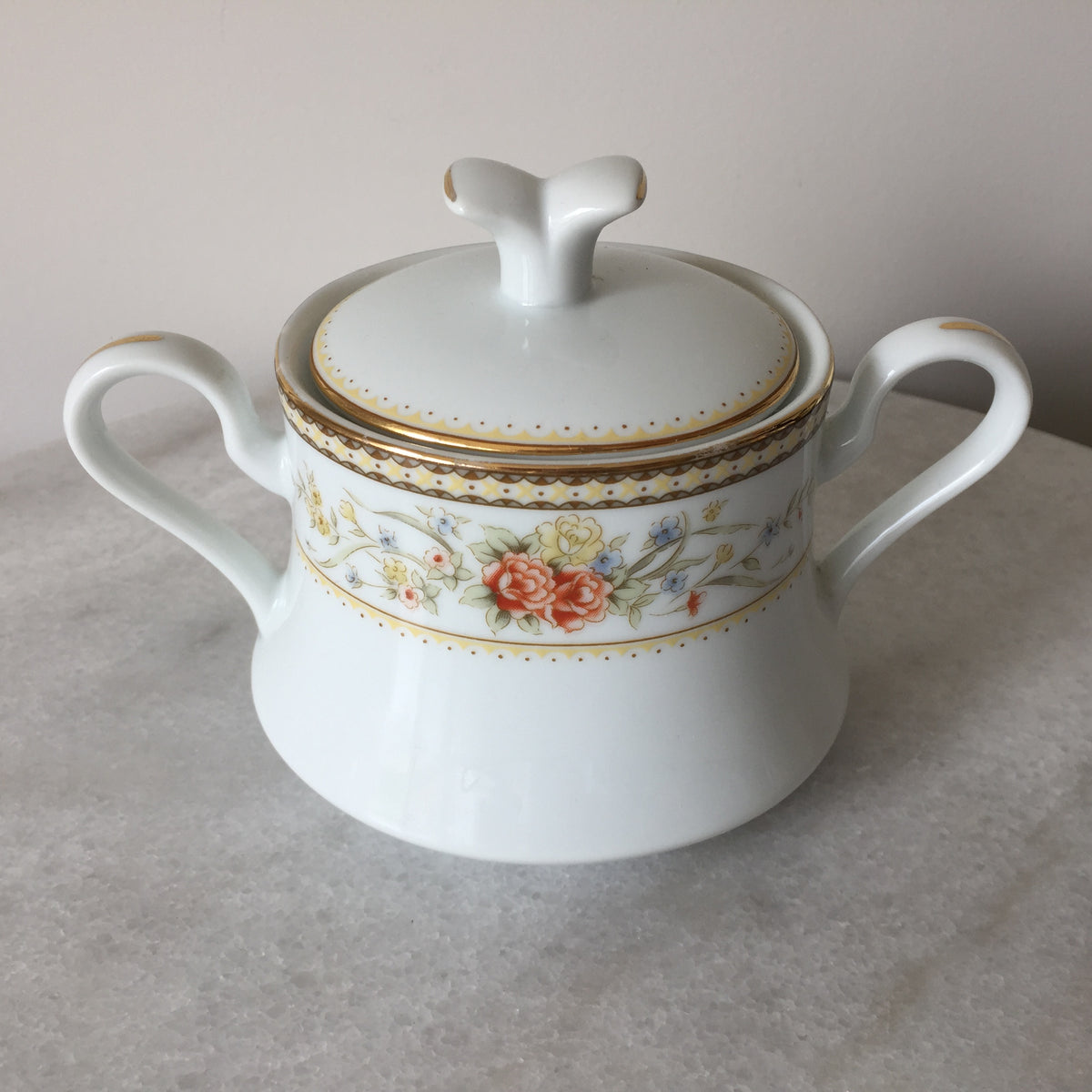 Mikasa Lidded Sugar Bowl Windsor L9036 Pattern, Made in Japan