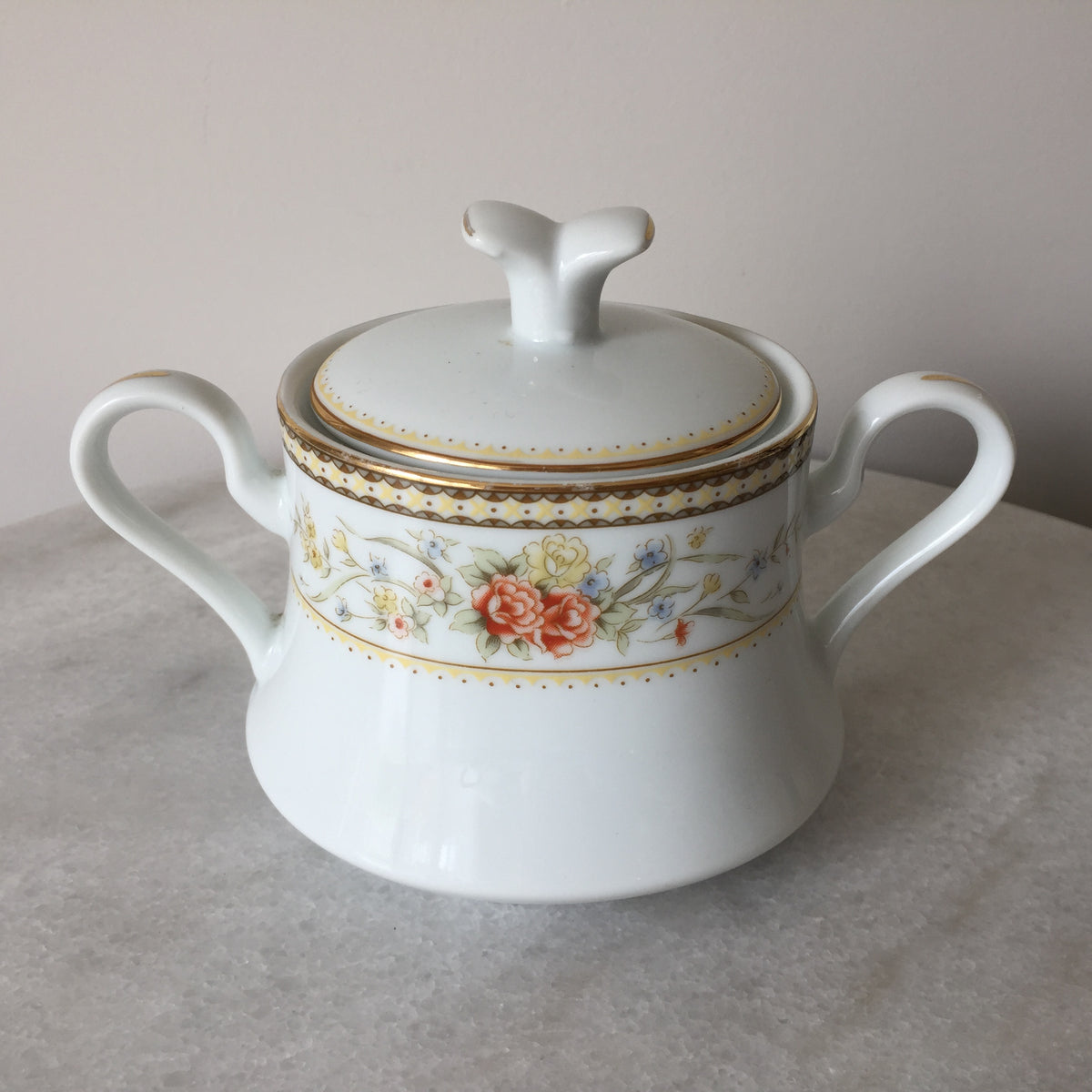 Mikasa Lidded Sugar Bowl Windsor L9036 Pattern, Made in Japan