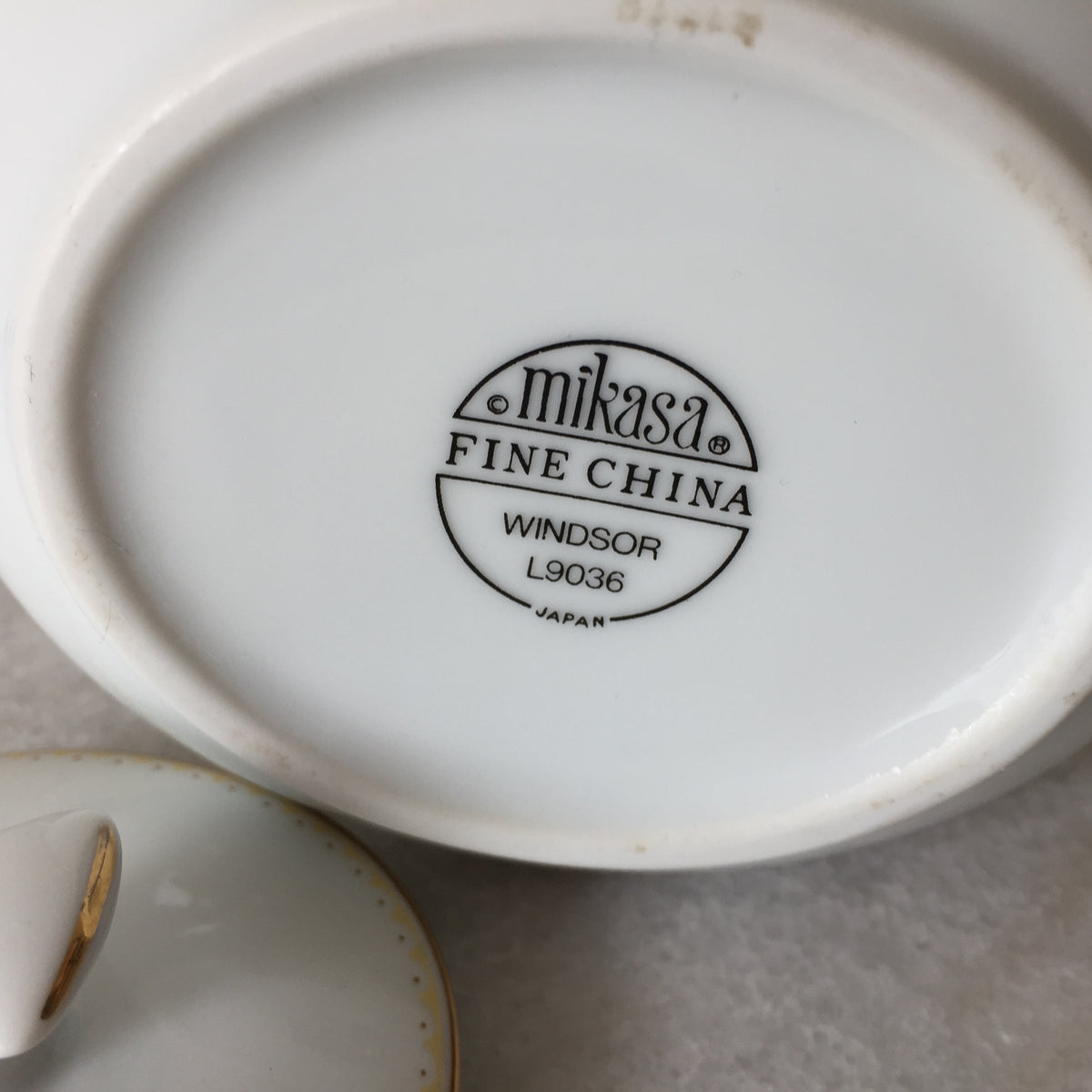 Mikasa Lidded Sugar Bowl Windsor L9036 Pattern, Made in Japan