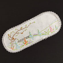 Load image into Gallery viewer, Australian Vintage Hand Embroidered Sandwich Doily
