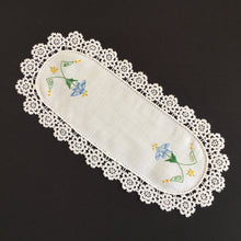 Load image into Gallery viewer, Australian Vintage Hand Embroidered Sandwich Doily