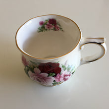 Load image into Gallery viewer, Polly Anna English Vintage Porcelain Mug: Red Roses Pattern