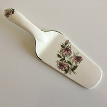 Load image into Gallery viewer, English Vintage Ceramic Cake Serving Spatula with Floral Pattern