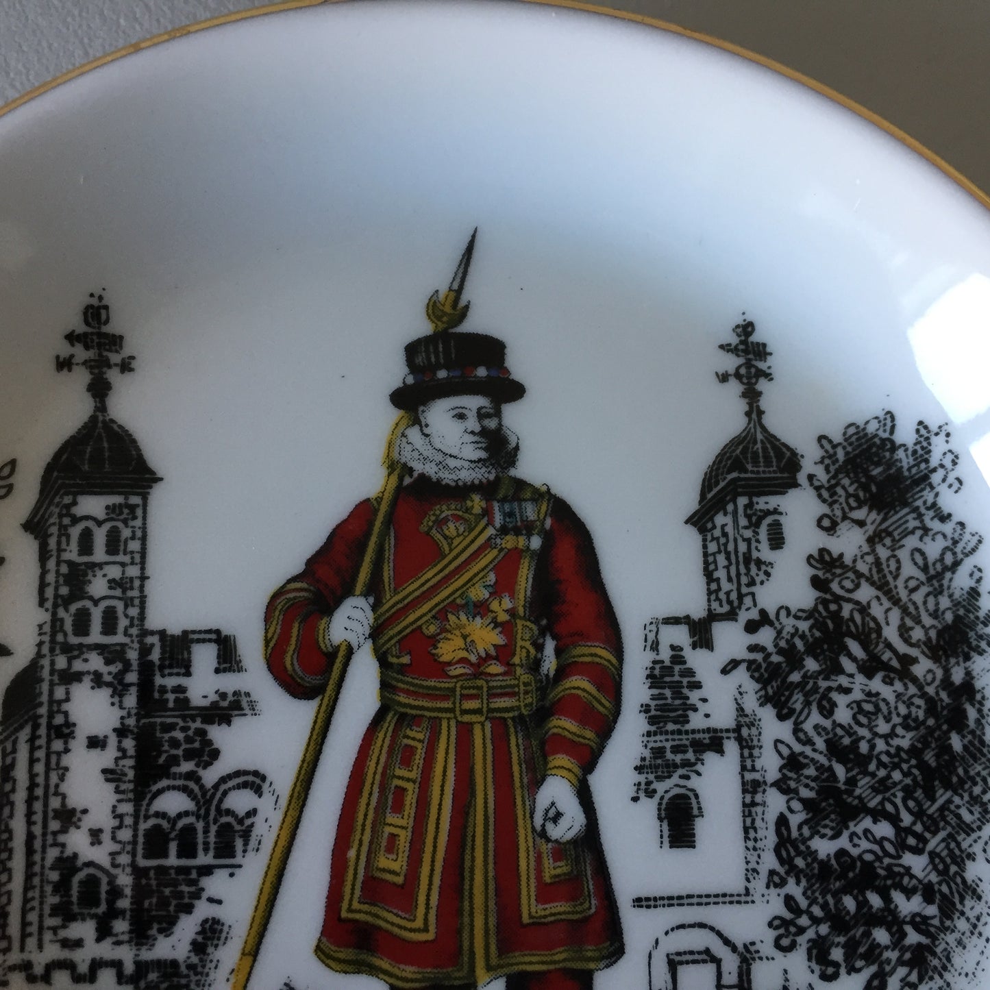 Collectible Beefeater Yeoman Queensberry Trinket Dish | London Souvenir