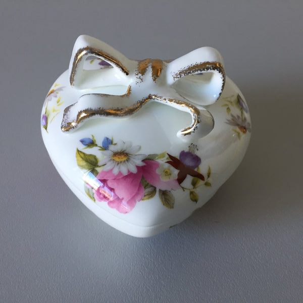 Small Vintage Porcelain Summer Rose Collectable Trinket Jewellery Box