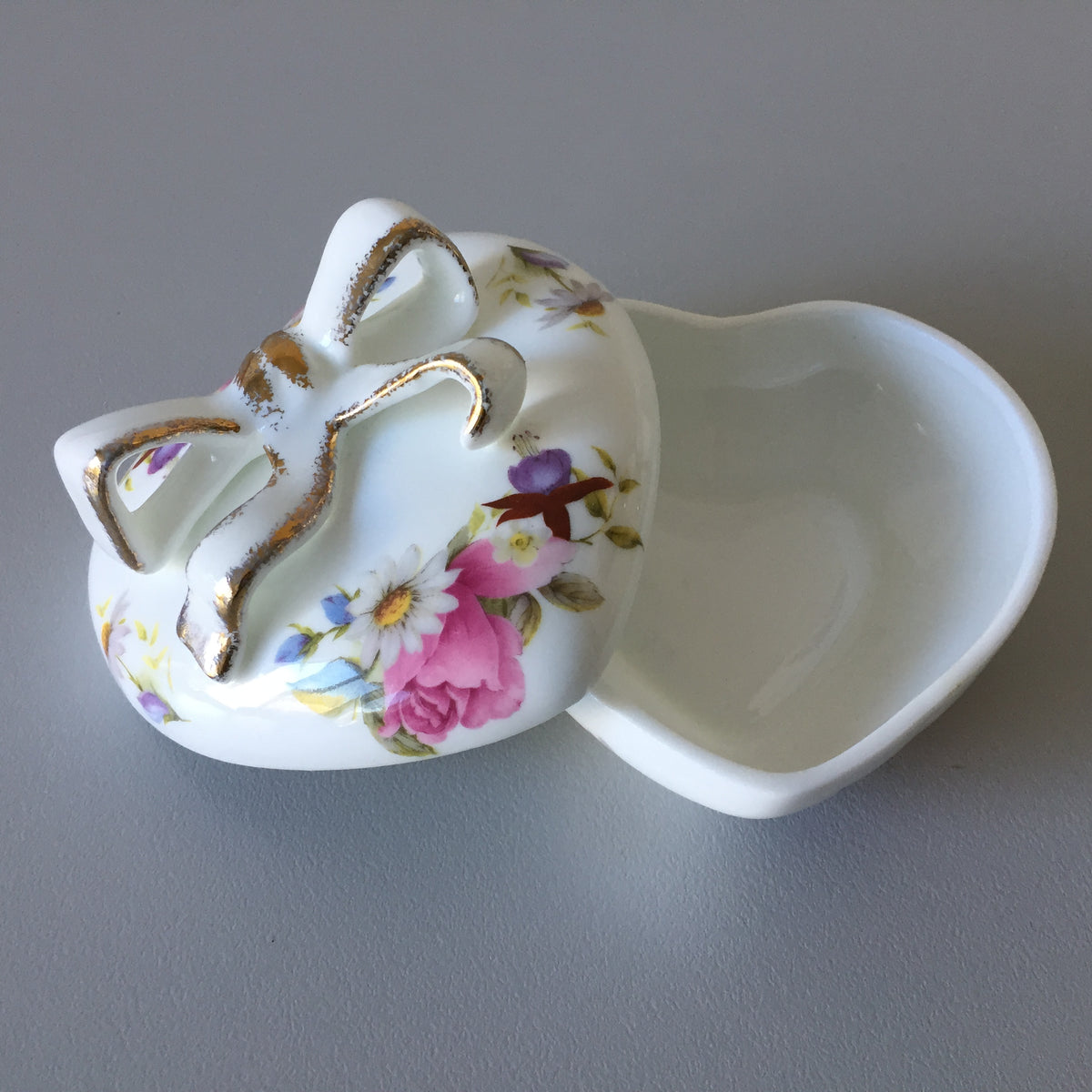 Small Vintage Porcelain Summer Rose Collectable Trinket Jewellery Box