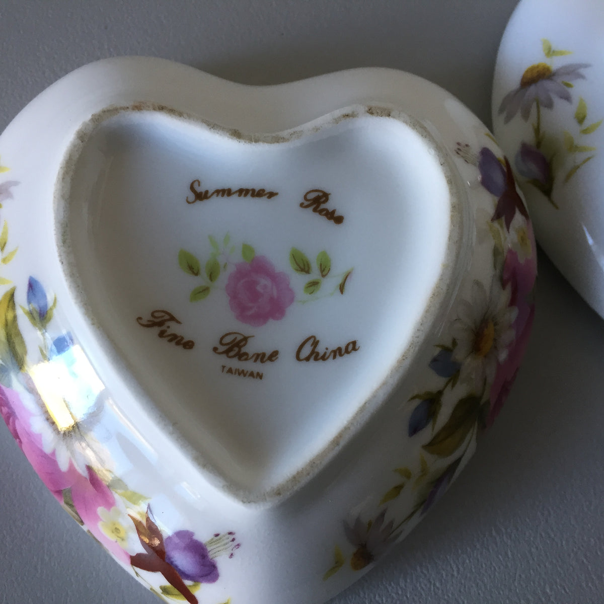 Small Vintage Porcelain Summer Rose Collectable Trinket Jewellery Box