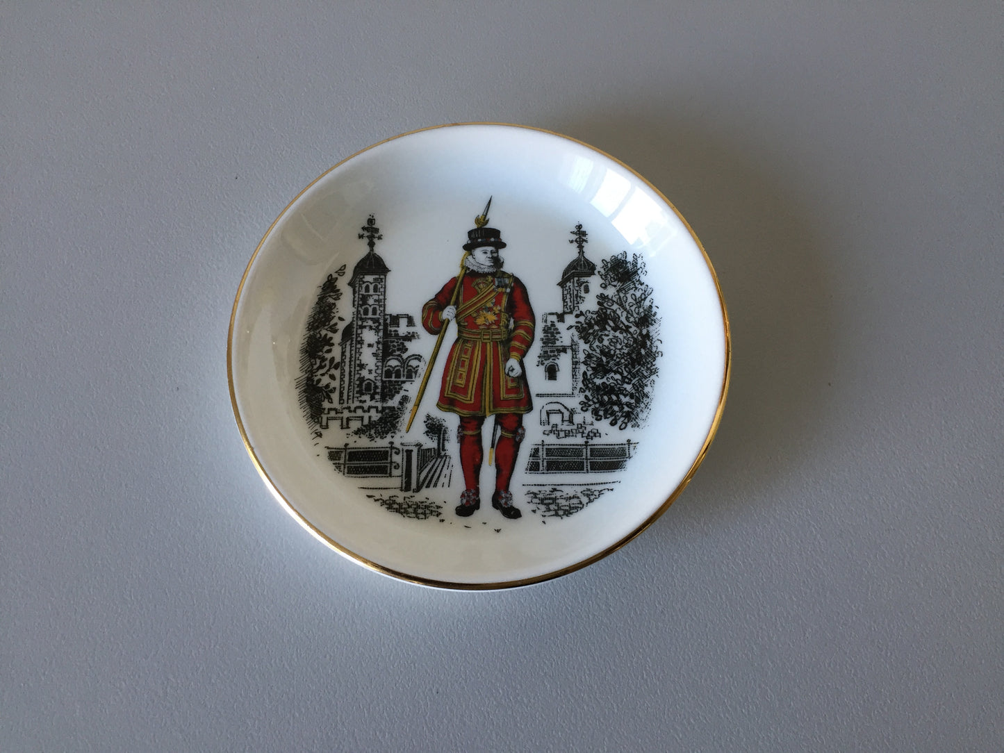Collectible Beefeater Yeoman Queensberry Trinket Dish | London Souvenir
