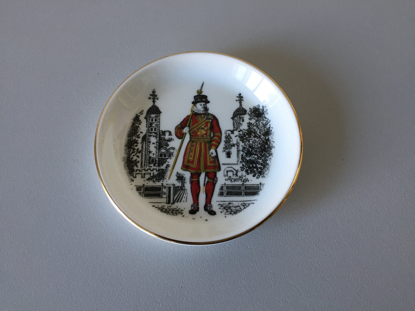 Collectible Beefeater Yeoman Queensberry Trinket Dish | London Souvenir