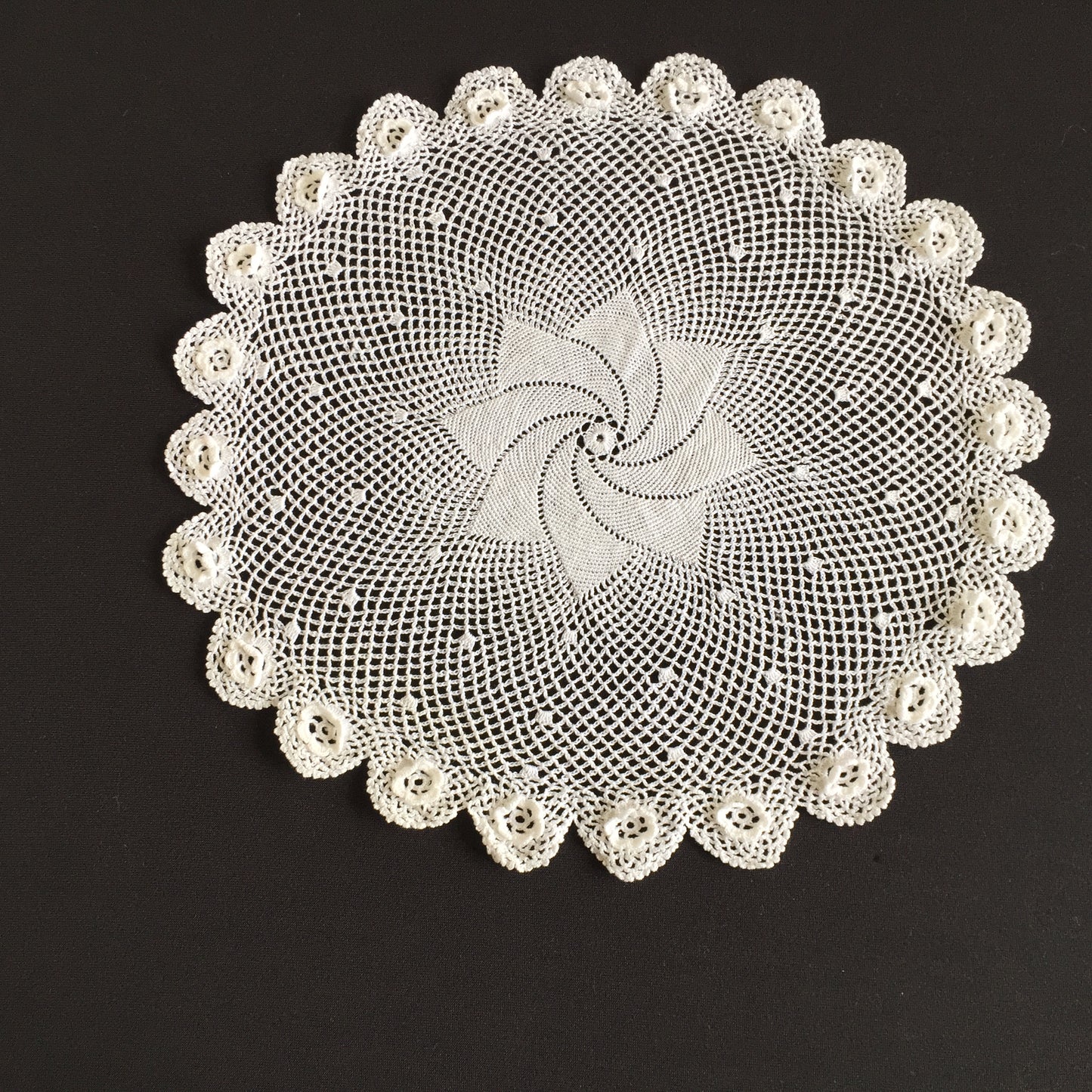 Vintage White Cotton Crochet Lace Doily with Pinwheel & Irish 3D Roses Pattern