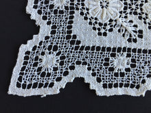 Load image into Gallery viewer, Edwardian Vintage MONDANO Filet Lace Cotton Placemat Doily