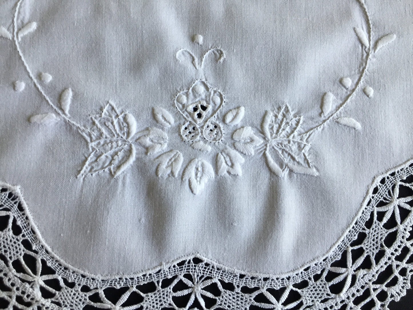 Hand Embroidered Madeira Cutwork Table Centre Mat with Bobbin Lace Edging 15"