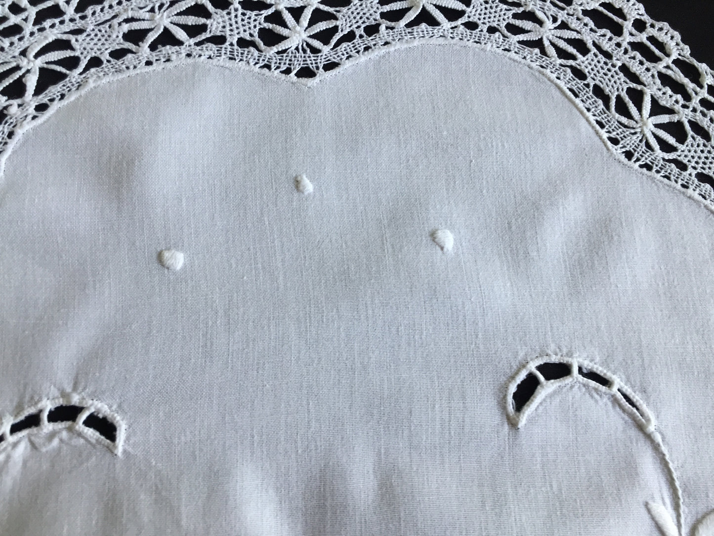 Hand Embroidered Madeira Cutwork Table Centre Mat with Bobbin Lace Edging 15"