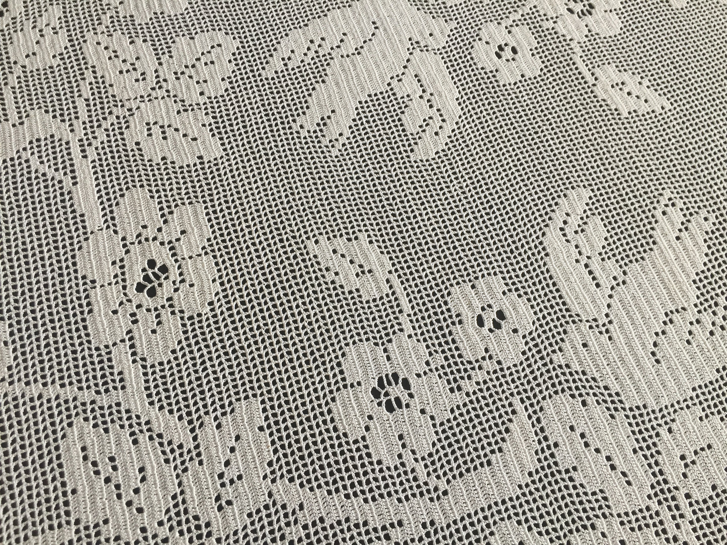 Mary Card Designed "WILD ROSE & PIGEON" (1936) Large Collectible Vintage Crochet Lace Tray Cloth or Table Centre Mat