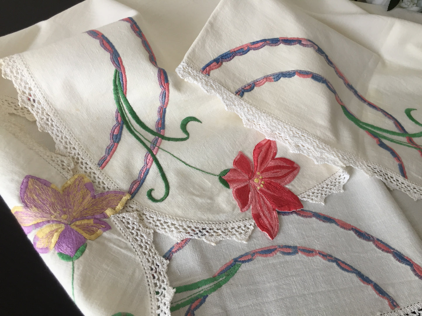 Australian Vintage Art Deco Floral 35" Hand Embroidered Tablecloth