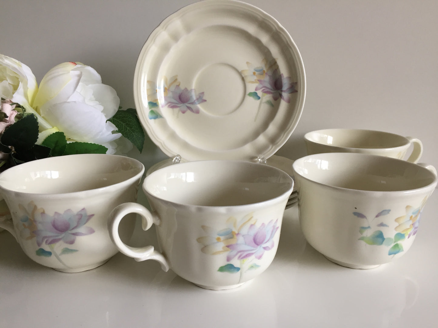 A Set of 4 Vintage Tea Cups & 5 Saucers by PONTESA Spain