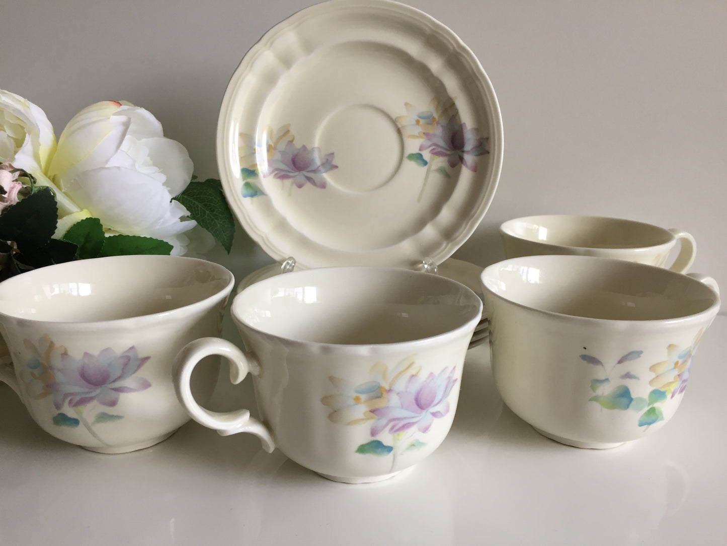 A Set of 4 Vintage Tea Cups & 5 Saucers by PONTESA Spain
