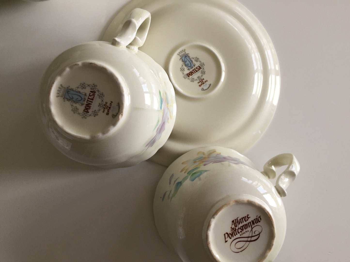 A Set of 4 Vintage Tea Cups & 5 Saucers by PONTESA Spain