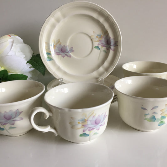 A Set of 4 Vintage Tea Cups & 5 Saucers by PONTESA Spain