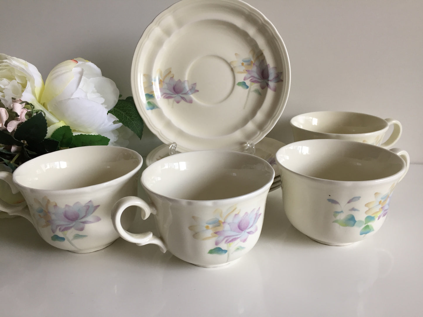 A Set of 4 Vintage Tea Cups & 5 Saucers by PONTESA Spain