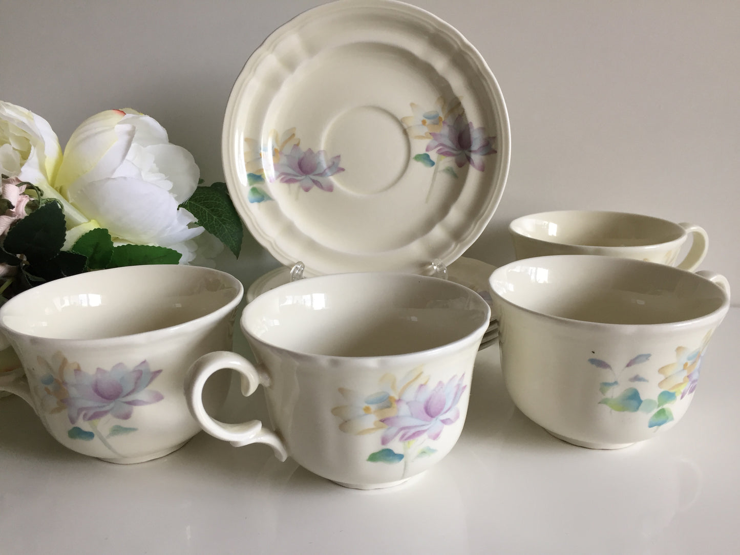 A Set of 4 Vintage Tea Cups & 5 Saucers by PONTESA Spain