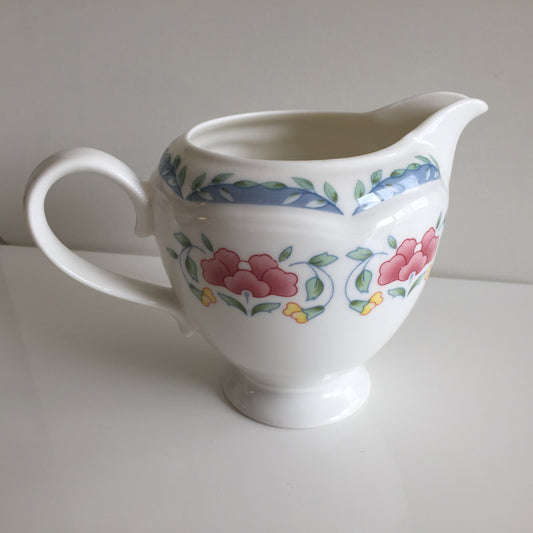 Johnson Brothers English Vintage Porcelain Creamer: Mayfair Pattern