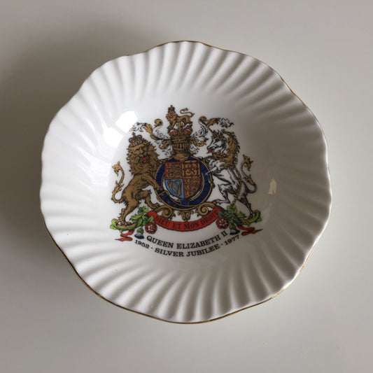 English Vintage 1977 Bone China Queen Elizabeth II Silver Jubilee Pin Dish