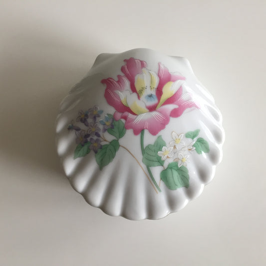 Japanese Vintage Bone China Clam Shell Shaped Floral Ring Box