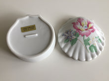 Load image into Gallery viewer, Japanese Vintage Bone China Clam Shell Shaped Floral Ring Box