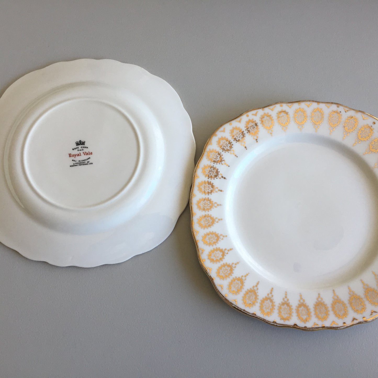 Royal Vale English Vintage 15.5cm Bread & Butter Side Plates