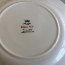 Load image into Gallery viewer, Royal Vale English Vintage 15.5cm Bread &amp; Butter Side Plates