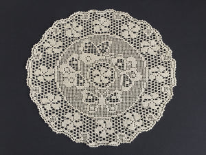 Mary Card "PERIWINKLE & BUTTERFLY" Filet Crochet Lace Doily - Design Published in Everylady's Journal (1928)