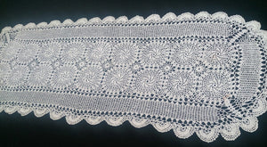 Vintage Pinwheel Pattern Crocheted Antique Linen White/Ivory Colour Cotton Lace Table Runner