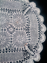 Load image into Gallery viewer, Vintage Pinwheel Pattern Crocheted Antique Linen White/Ivory Colour Cotton Lace Table Runner