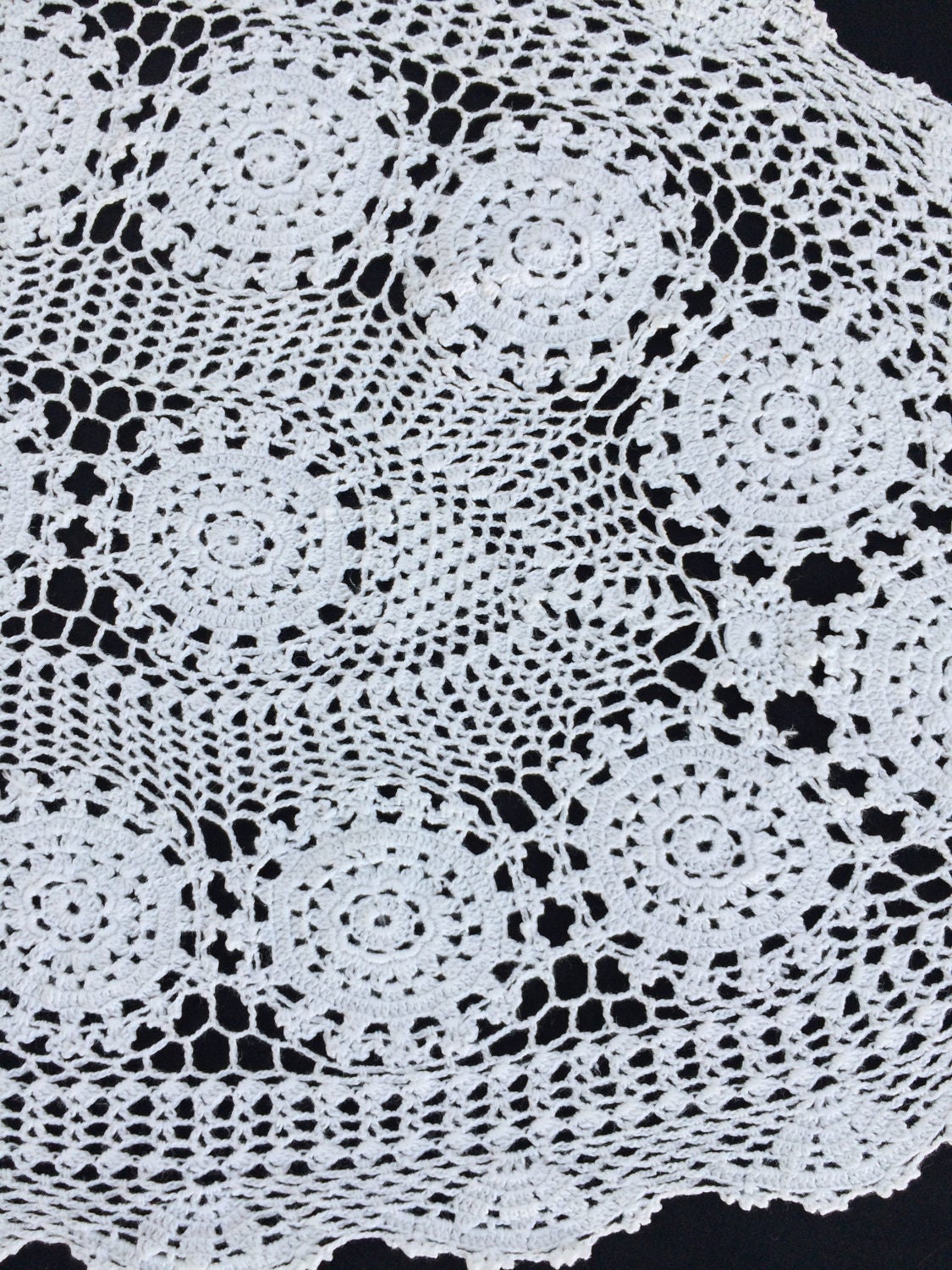 Vintage White Oval Crochet Lace Table Runner