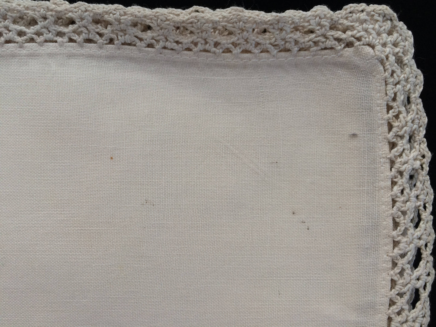 Set of 4 Vintage Ivory and Ecru Embroidered Cotton Linen Napkins with Ecru (Beige) Coloured Crochet Lace Border (Edging)