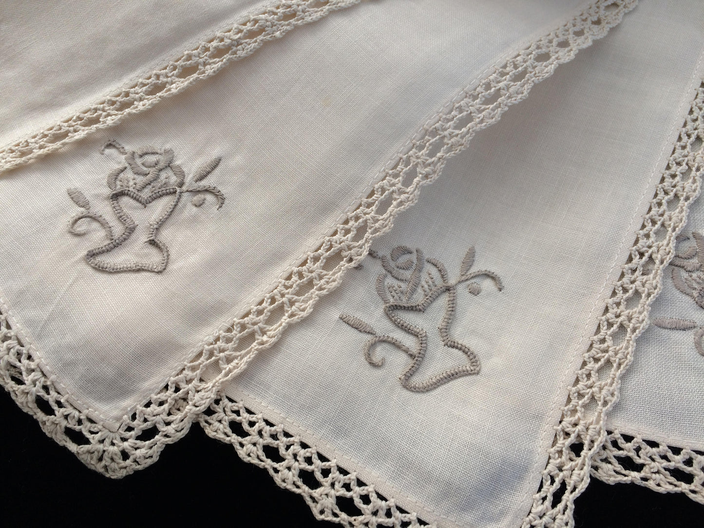 Set of 4 Vintage Ivory and Ecru Embroidered Cotton Linen Napkins with Ecru (Beige) Coloured Crochet Lace Border (Edging)