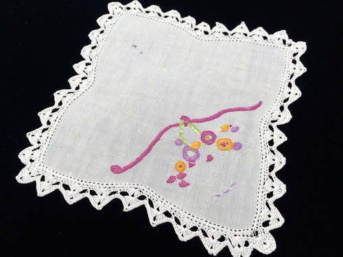 Vintage Embroidered White Linen Flower Basket Design Doily with Crochet Lace Edging