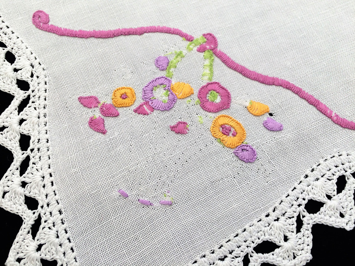 Vintage Embroidered White Linen Flower Basket Design Doily with Crochet Lace Edging