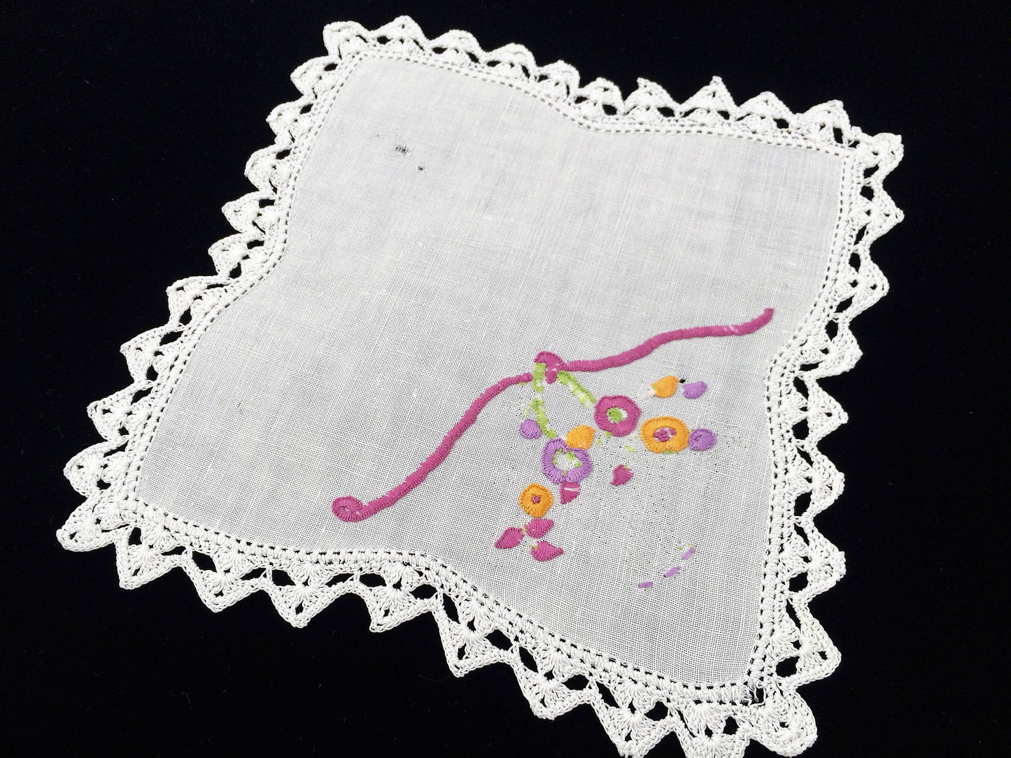 Vintage Embroidered White Linen Flower Basket Design Doily with Crochet Lace Edging