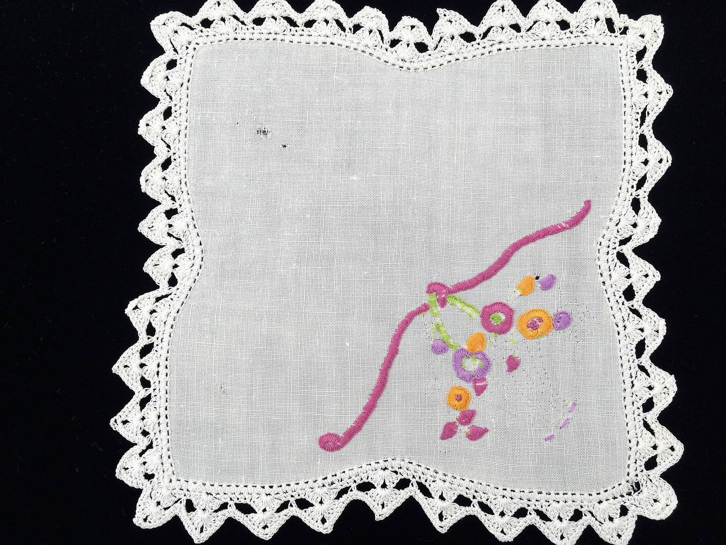 Vintage Embroidered White Linen Flower Basket Design Doily with Crochet Lace Edging