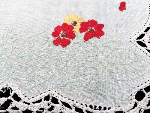 Vintage Embroidered Off-White Linen Embroidered Doily with White Crochet Lace Edging