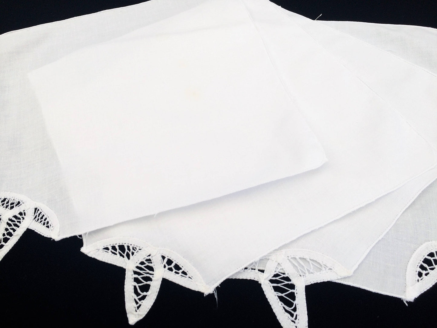 A Set of 4 Vintage White Cotton Linen and Battenburg Lace Party Napkins