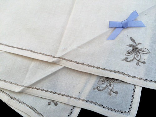 Set of 4 Unused Vintage Ivory Cotton Linen Napkins with Ecru Hand Embroidery and Ajour Openwork Edge