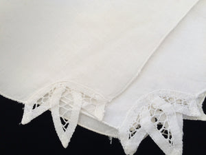 A Set of 4 Vintage White Cotton Linen and Battenburg Lace Cloth Party Napkins